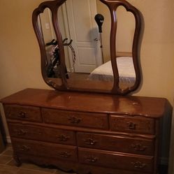 🌹BEAUTIFUL  VINTAGE FRENCH PROVINCIAL FULL SIZE BEDROOM SET🌹