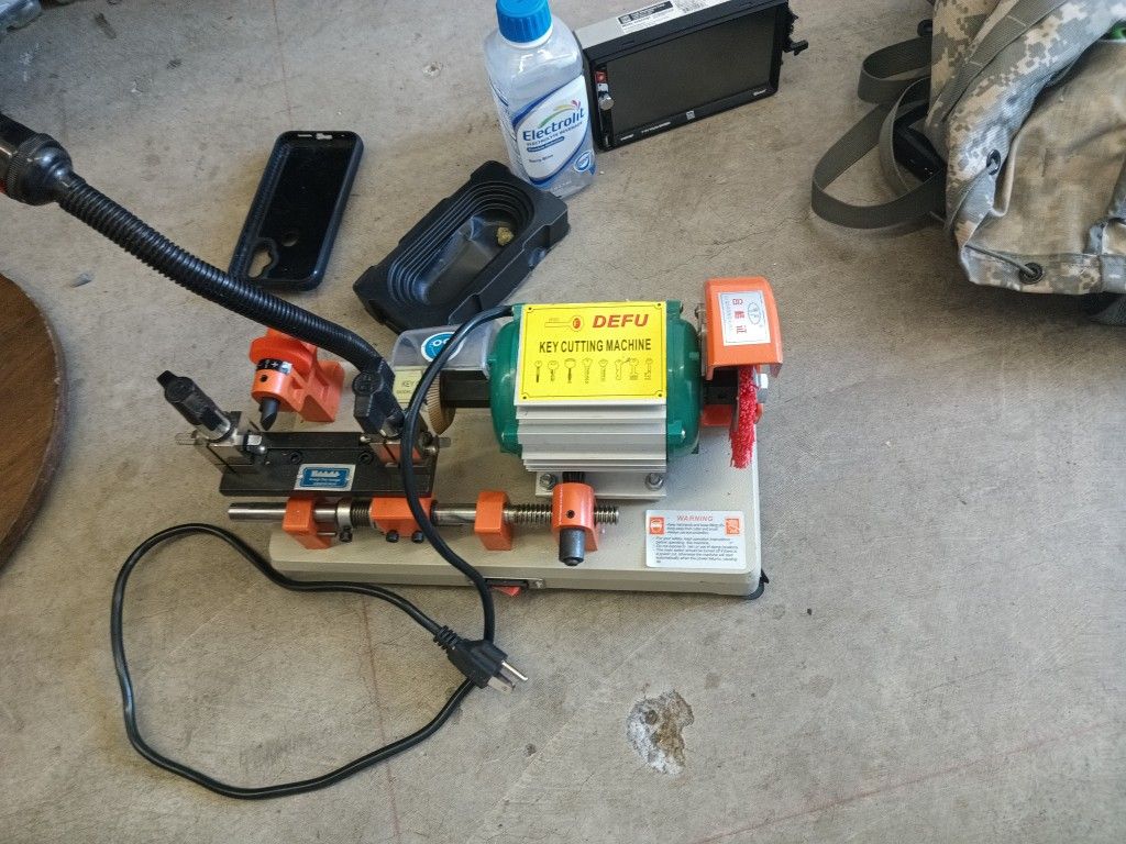 Definitely Key Cutting Machine