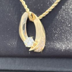 14 Ct Gold Pendent W 1 Ct Natural Diamond W Row Of Diamond Chips. 