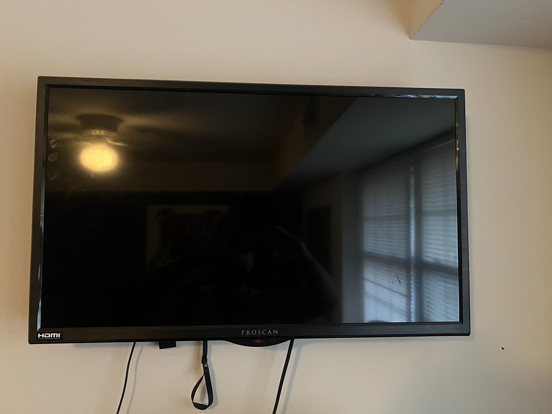 Proscan 32” Flat Screen TV – Great for Bedroom or Office