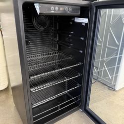 Insignia Mini Fridge 115-can