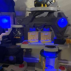 Batman batcave Playset And Accessories 