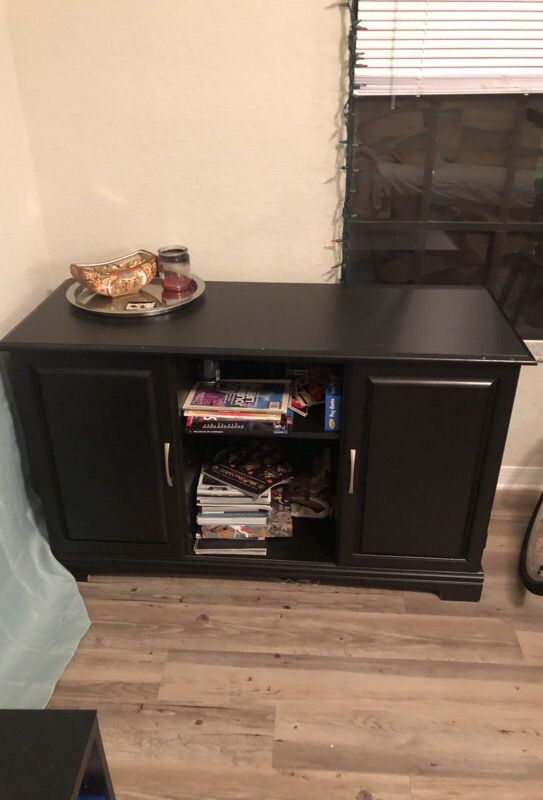 Entertainment Cabinet! Great for holding Books / Movies!