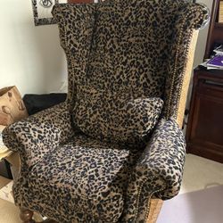 Elegant Leopard Print Royals Chair 