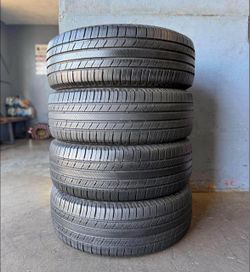 235 60 R 18 vendo llanta usadas marca Michelin