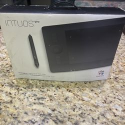 INTUOS PRO creative Pen & Touch Tablet 
