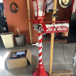 animated snowfall lamp post