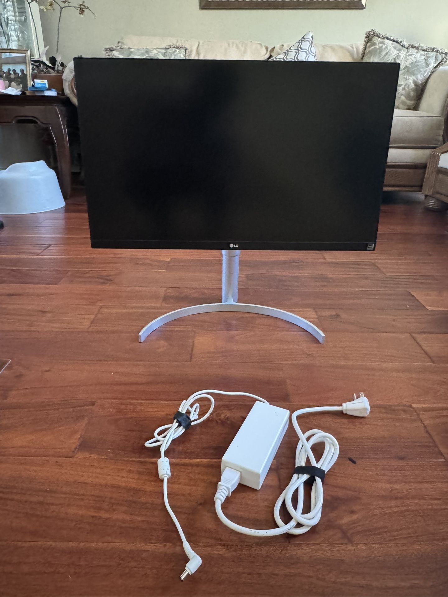 LG Monitor 4k  27" (3840 x 2160) 60 hz - 27UK850