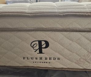 LIKE NEW! PlushBeds Bliss Queen Mattress - Delivery Available