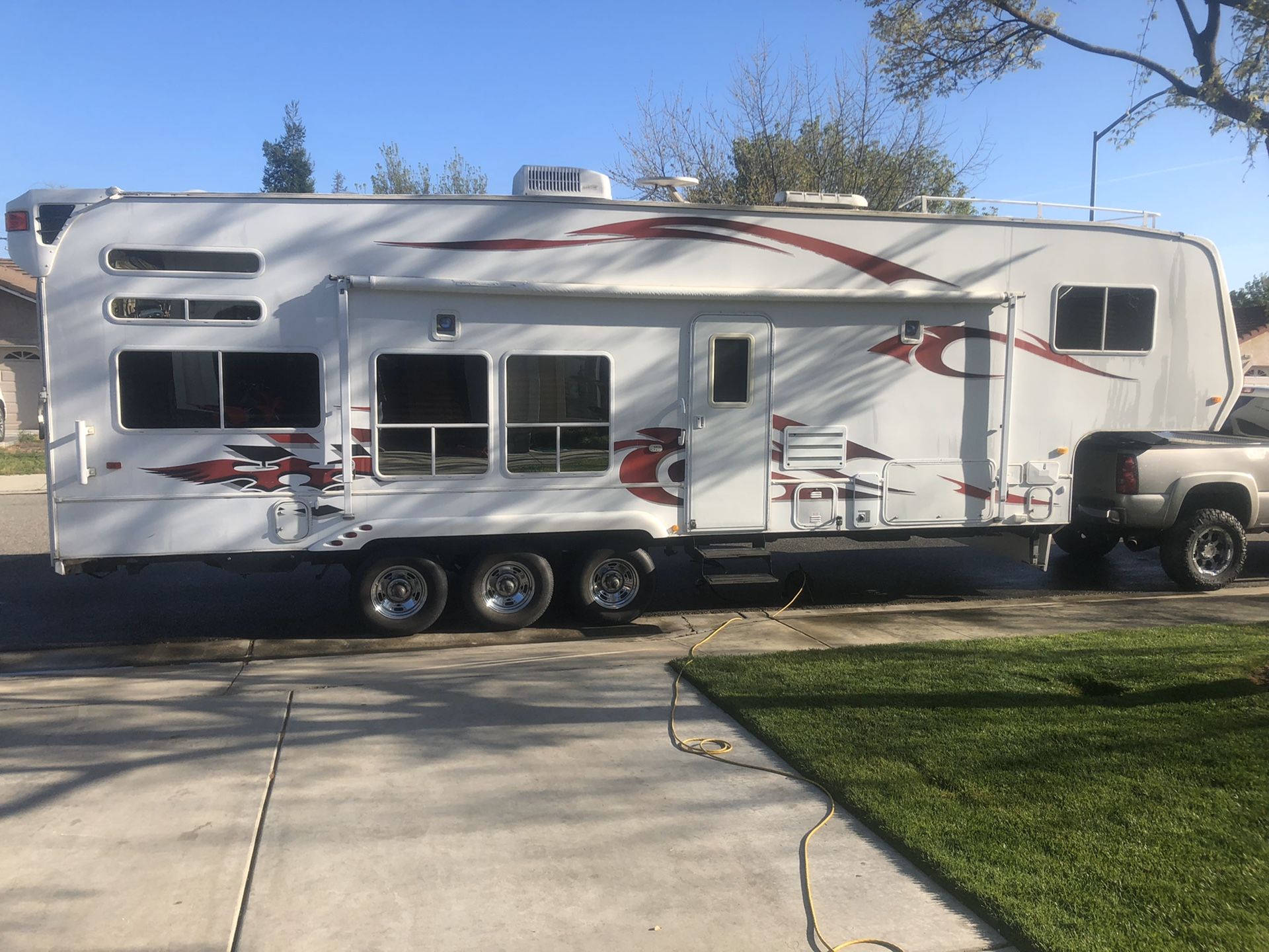 2008 3305LE weekend warrior Toy Hauler