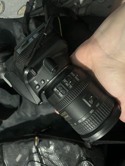 NIKON D330