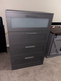 IKEA 4 drawer dresser. (Gray)