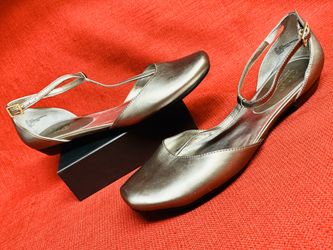 a.a.a Silver Women’s Flat’s Shoe Sz 7M US w/ Ankle Straps-A NEW APPROACH