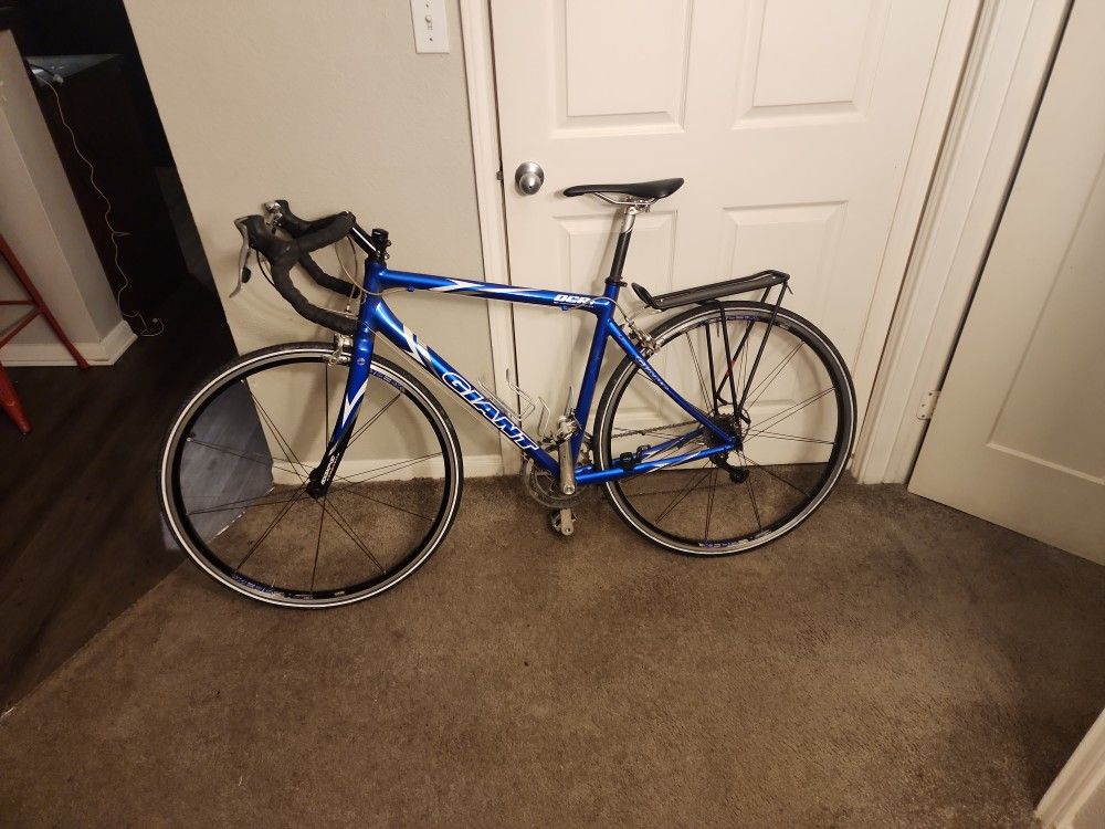 Giant Compact Road Bike