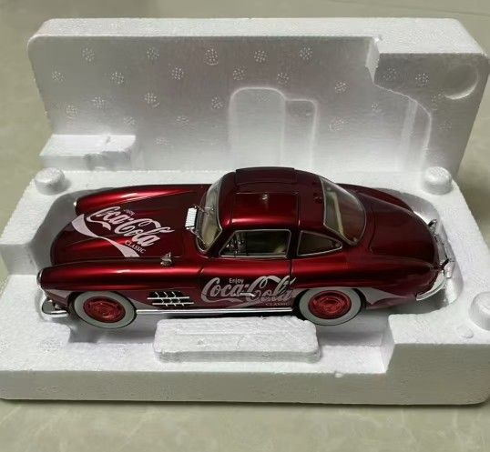 1:24 Christmas limited Coca-Cola co-branded Mercedes-Benz 300SL Classic Car Model Collector Grade