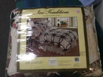 Queen QUILT. Wedding ring pattern. Fits Full or Queen. 86”x86”