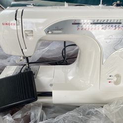 Singer M1000 Sewing Machine For Sale. for Sale in Houston, TX - OfferUp
