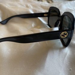 Gucci Sunglasses - Womens