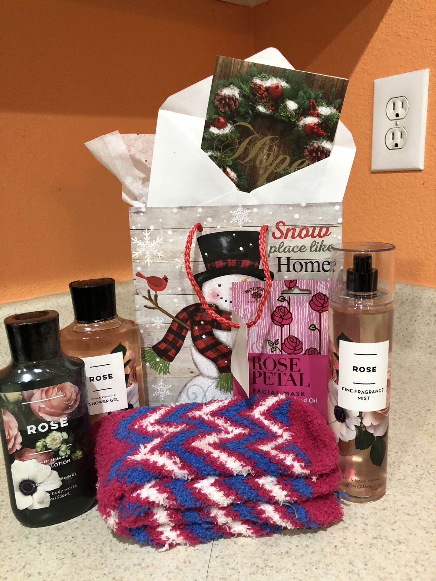 Bath and body works rose Christmas gift set