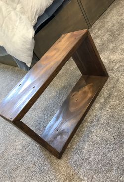 Floating shelf