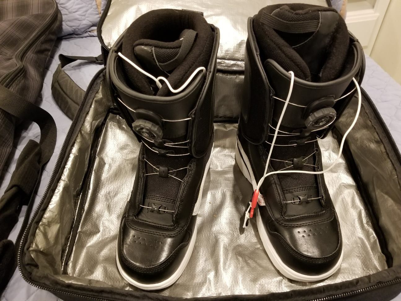 Vans Aura Snowboard Boots (US 11) with Dakine Bag