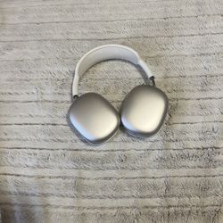 AirPod Maxes 