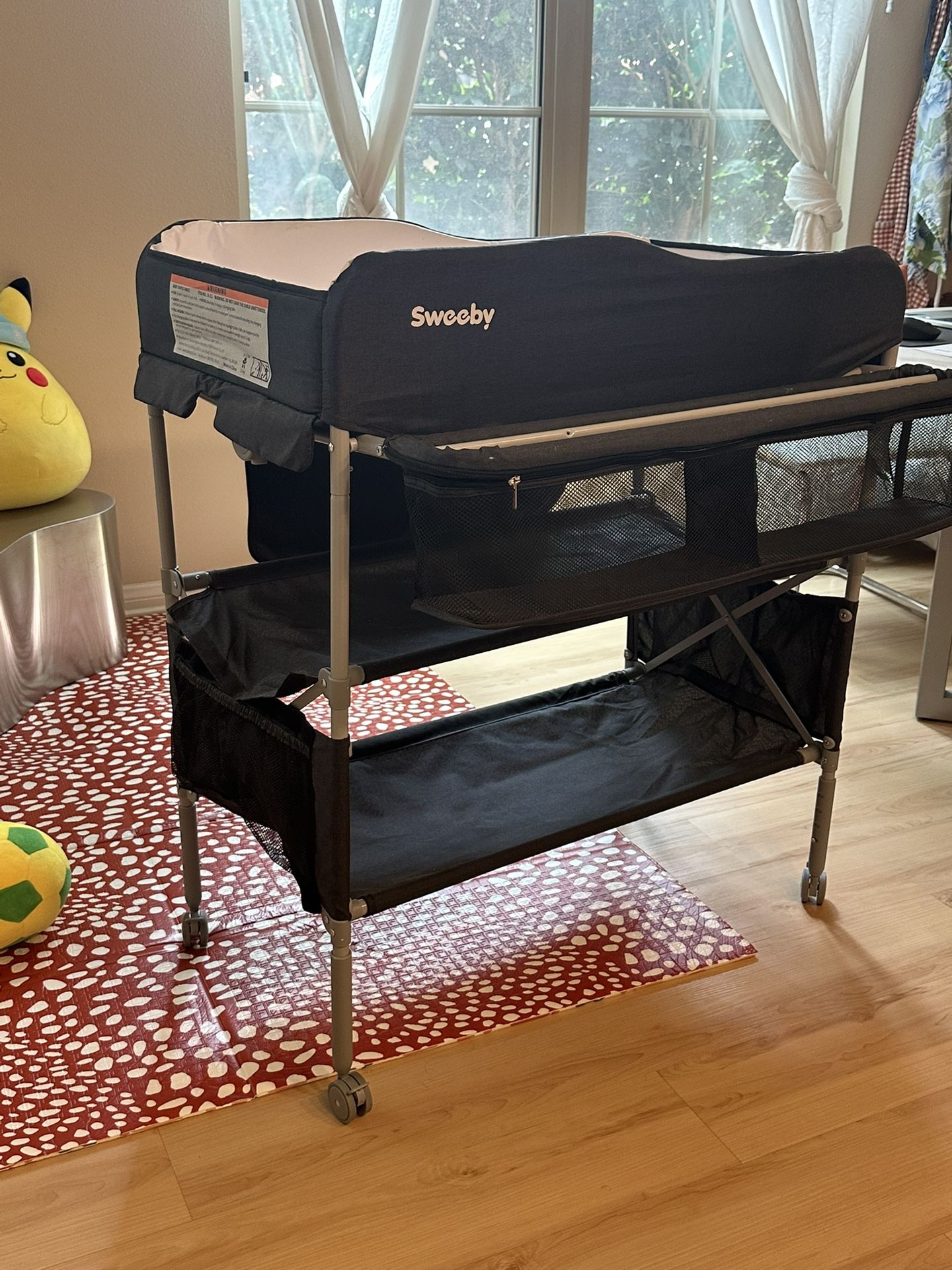 Sweeby Portable Baby Changing Table