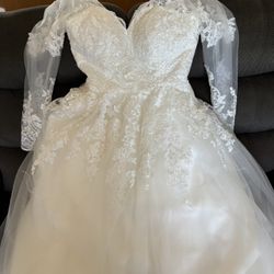Beautiful white wedding dress size 4/6