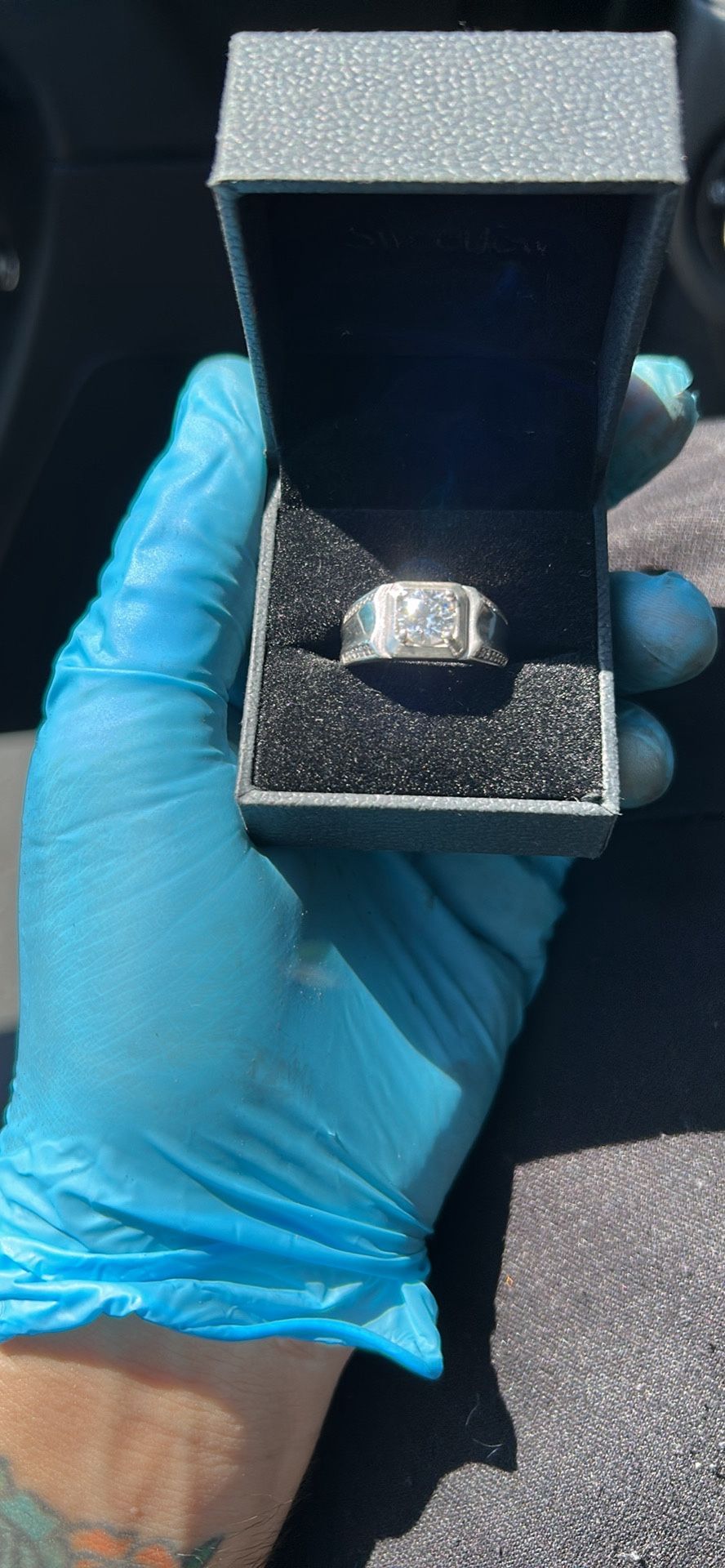 Stealing silver ring 9 1/2