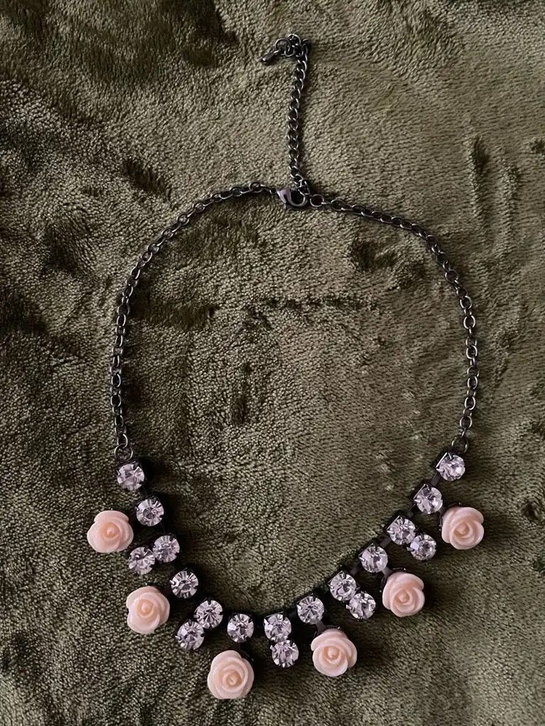 Choker necklace