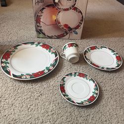 Deck the Halls 24 piece set