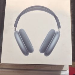 AirPod Max with smart case and USB-C