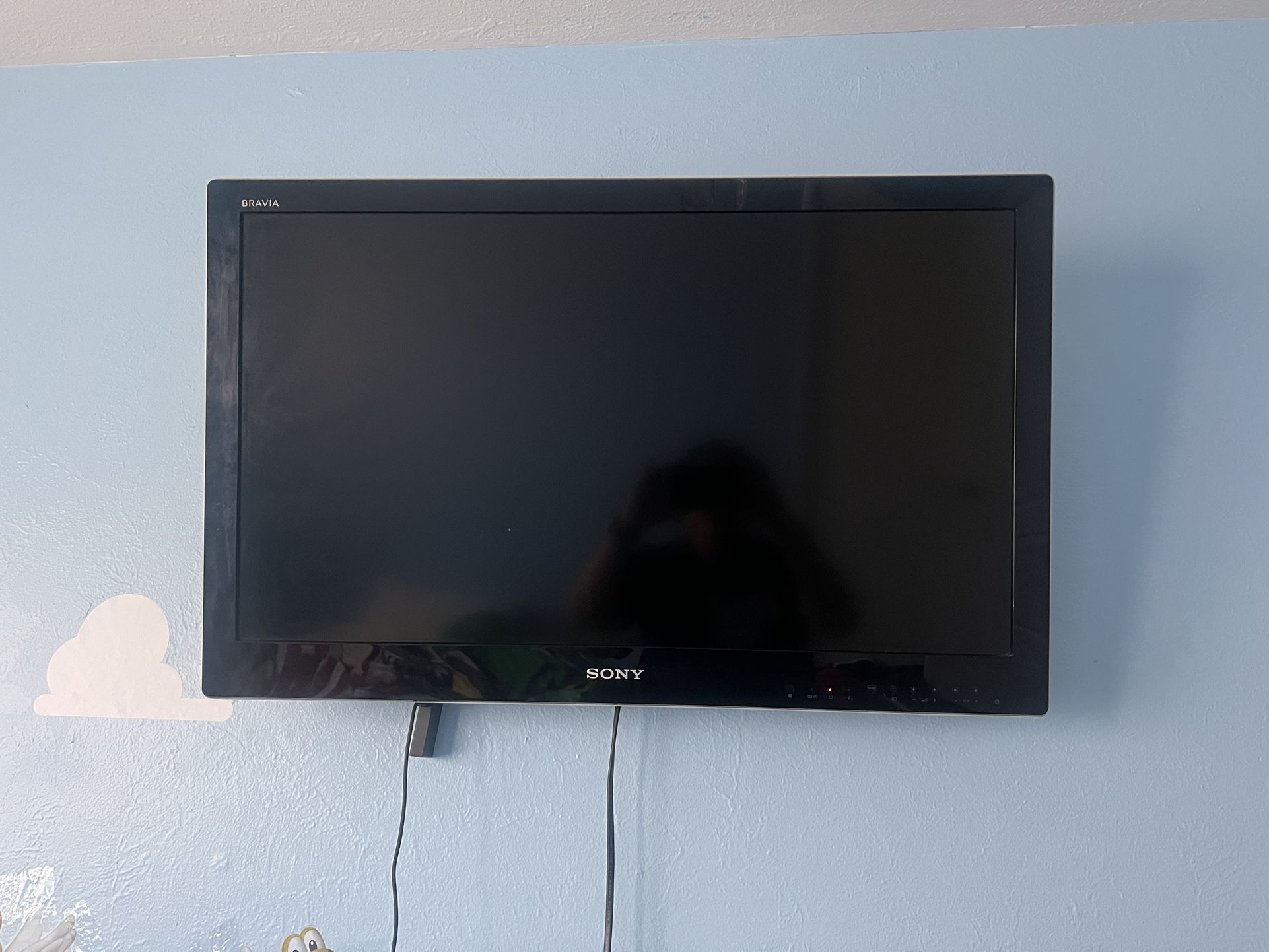 32” Sony TV Comes With fire stick