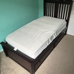 Twin Bed with 2 Drawers