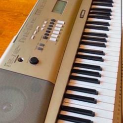YAMAHA PIANO KEYBOARD 