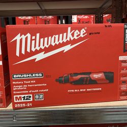 Milwaukee Rotary Hammer Tool Kit 