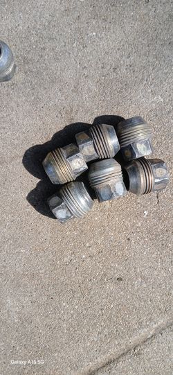 Silverado lug nuts