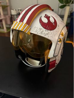 Star Wars Galaxy’s Edge Luke Skywalker Electronic X-wing Pilot Helmet