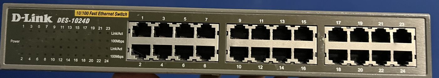 D-Link DES-1024D 24-Port 10/100 Rackmountable Switch