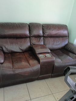 #150 cash electric leather sofa  as is it works bring ur truck pick up in lake Worth my landlord sold his house must go today no holding message anita