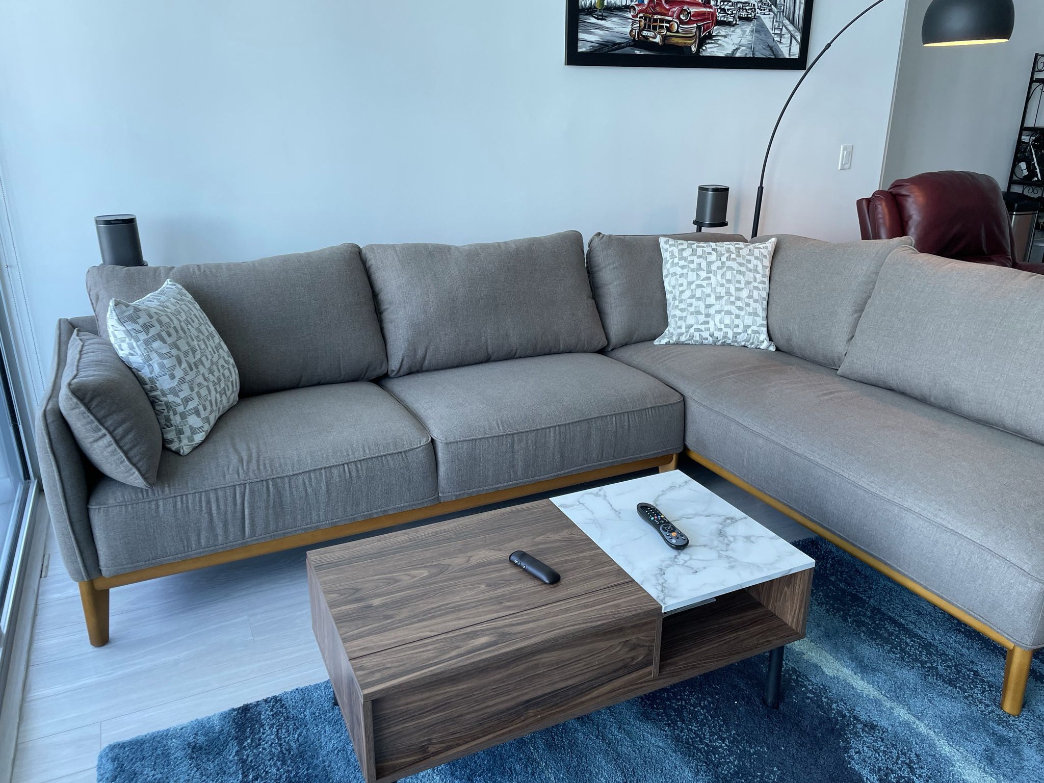 Beautiful Couch - Like New!