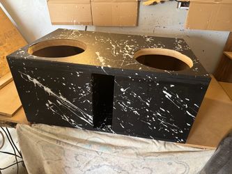 ///All brand new///..duel 12s custom built ported box tuned 32 hrz…. BIG BASS….