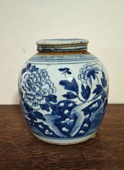 Chinese antique jar