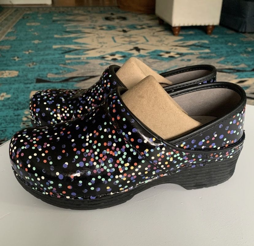 Women’s Dansko Shoes