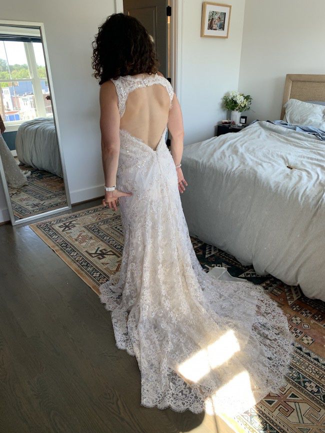 Custom made Lace Wedding Dress - Never used - Size 6