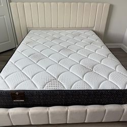 NEW MATTRESS QUEEN SIZE PLUSH WITH BOX SPRING