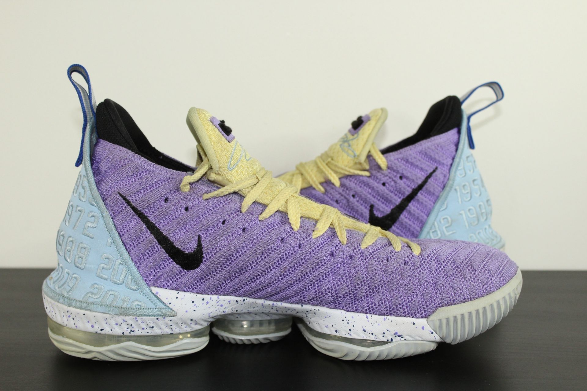 NIKE LEBRON XVI 16 ATOMIC VIOLET YELLOW LAKERS HERITAGE MEN SZ 10