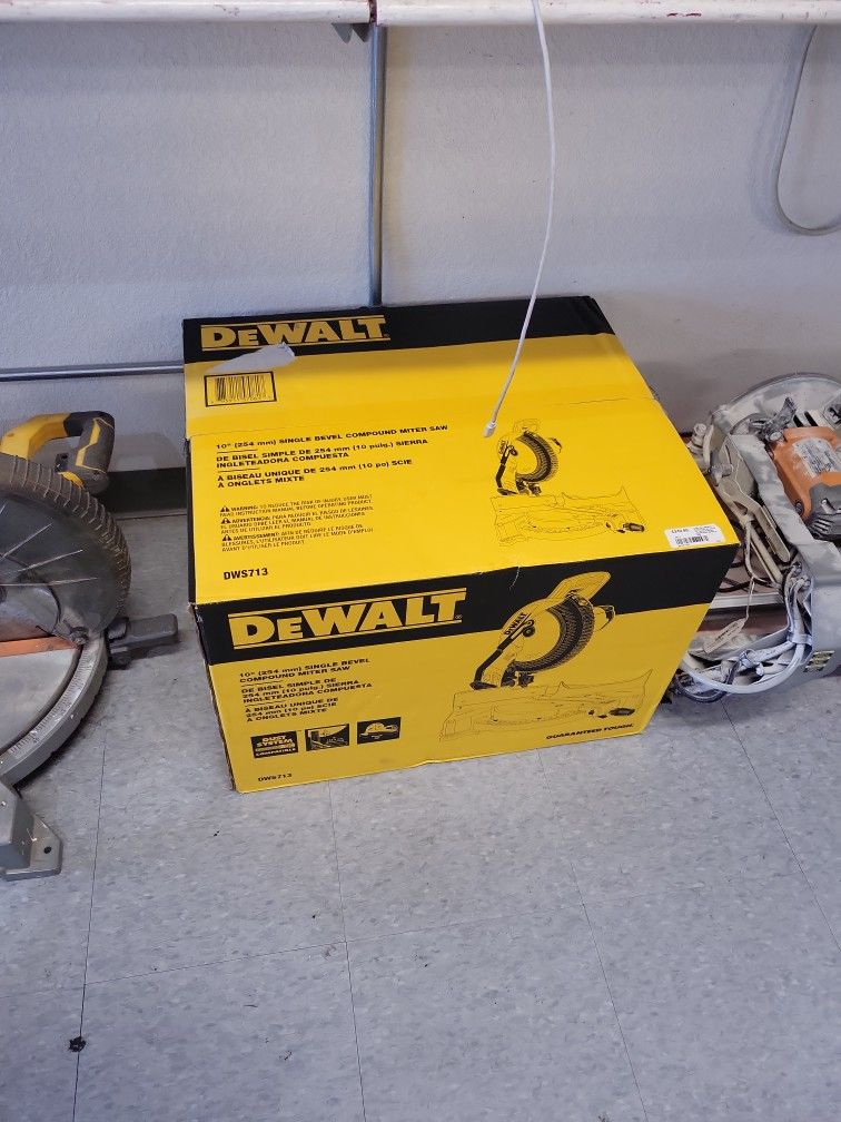 Dewalt Single Bevel Compound Miter Saw