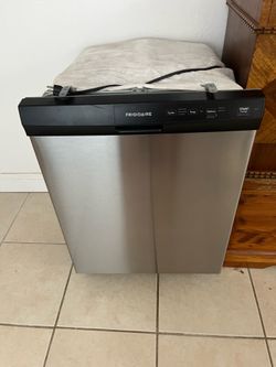 Frigidaire FFCD2413US5A stainless steel dishwasher