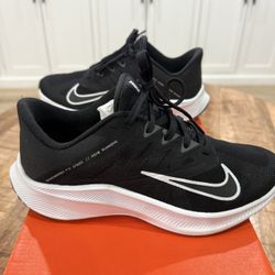 Nike Women’s Quest 3 Size 6.5 NEW